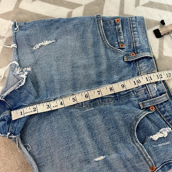 Levi's Premium Ribcage Short Tango Beach size 27 Button front Cheeky shorts - Picture 11 of 12